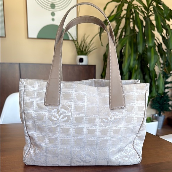 CHANEL New Travel Line Beige Nylon Tote Bag - Picture 3 of 16